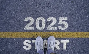 Runner standing at the starting point with 2025 year for starting in new year 2025 to achieve business planning and success concept.