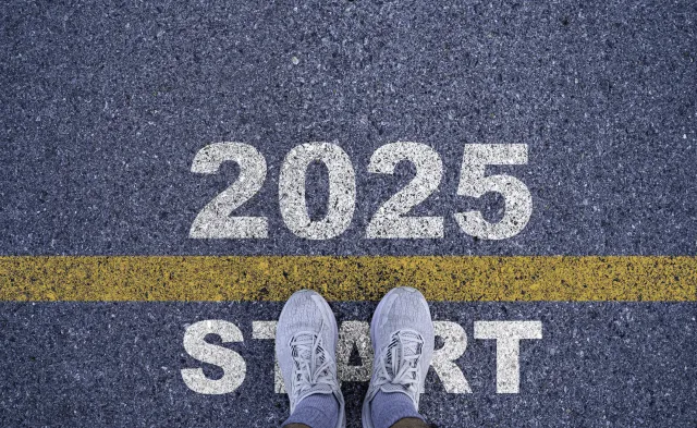 Runner standing at the starting point with 2025 year for starting in new year 2025 to achieve business planning and success concept.