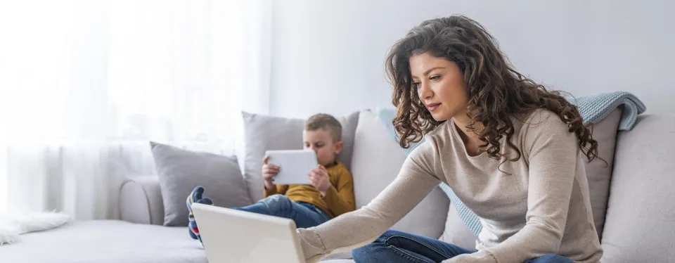 Juggling Parenthood & Higher Education: 7 Ways Online Learning Can Work for You